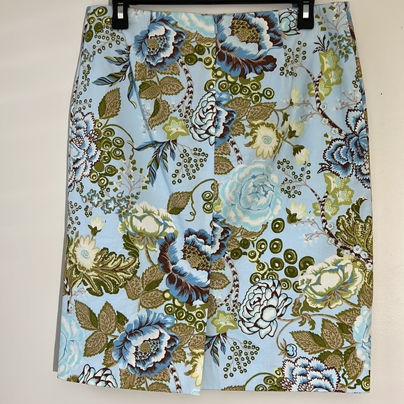 TALBOTS || Blue Floral Knee Length Skirt. Sz. 8P - Picture 5 of 8